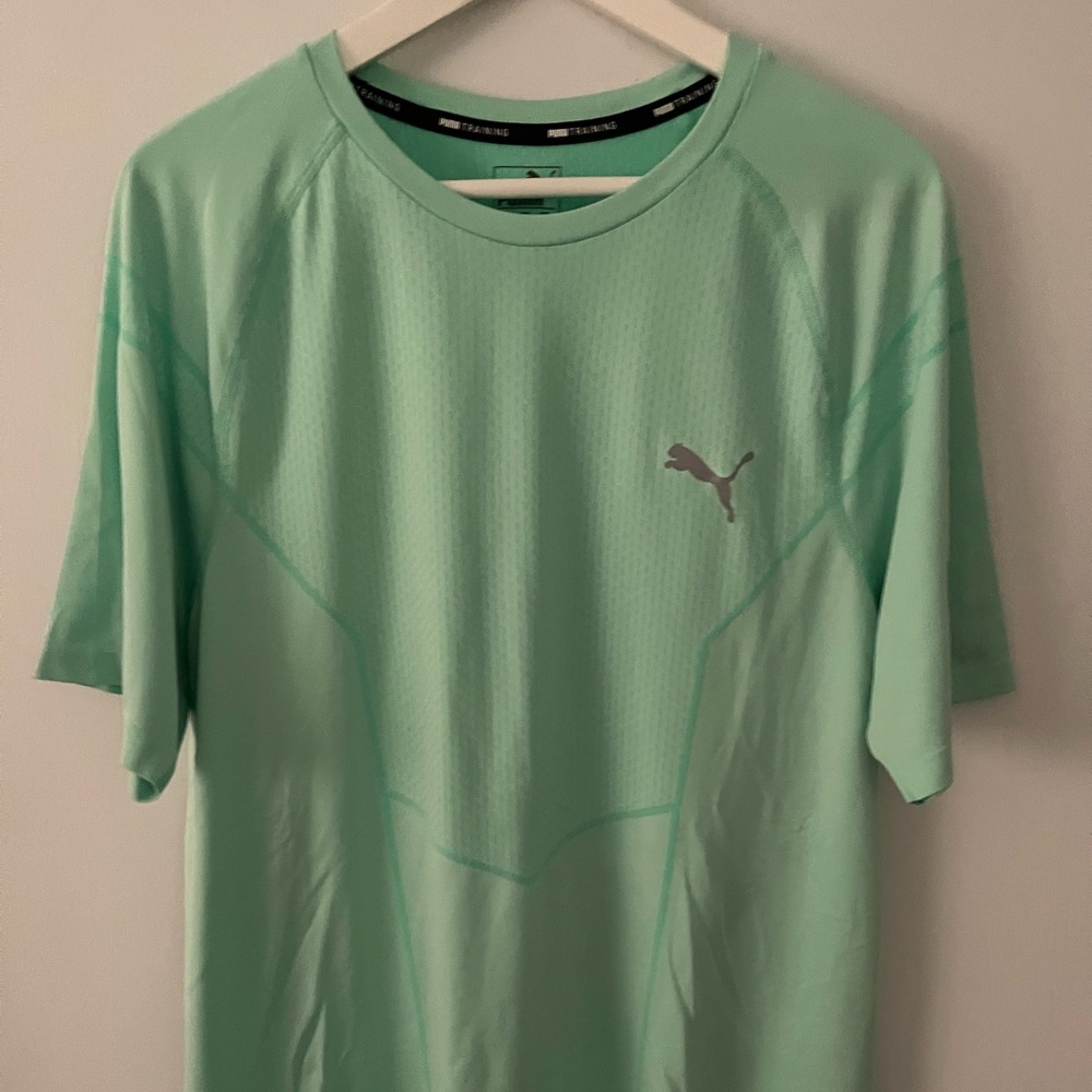 PUMA Training T-shirt XL - DryCell tech -quick dry) -Green -Soft stretch